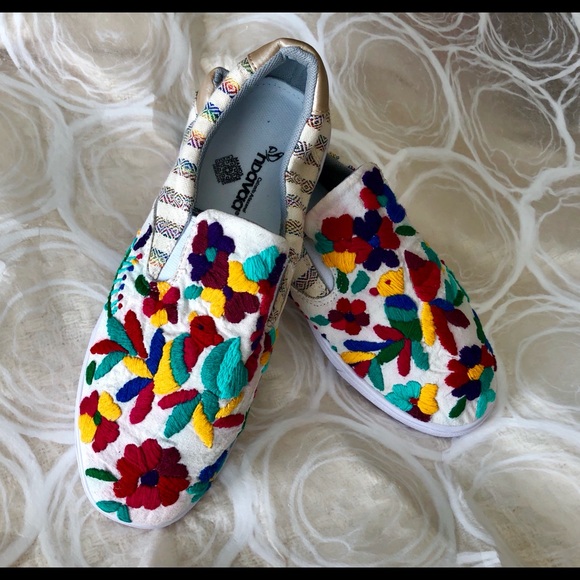 NWOB Handmade in Oaxaca Embroidered Slip Ons - Picture 1 of 3